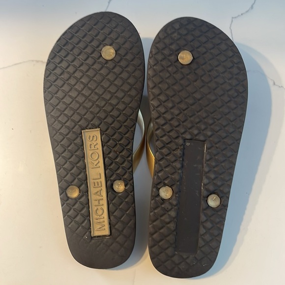 Michael Kors Flip Flops Size 8 - Picture 4 of 7